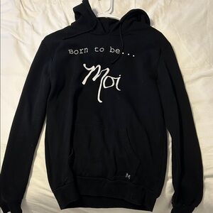 Elegant Black Hoodie with 'Born to be... Moi' Design
